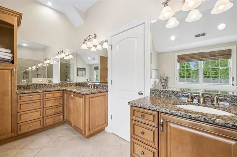 512 Oak Street Libertyville IL 60048