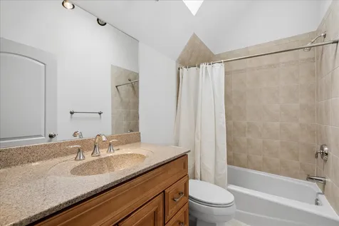 512 Oak Street Libertyville IL 60048