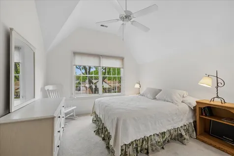 512 Oak Street Libertyville IL 60048