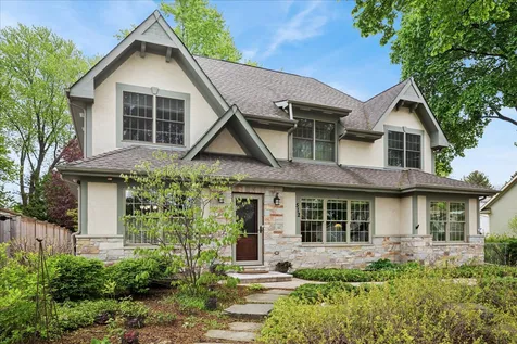 512 Oak Street Libertyville IL 60048
