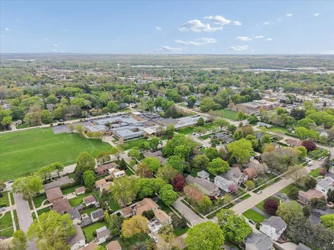 512 Oak Street Libertyville IL 60048