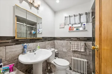 2629 West Winnemac Avenue Chicago IL 60625