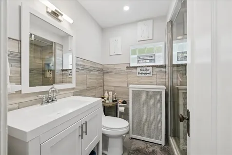 2629 West Winnemac Avenue Chicago IL 60625