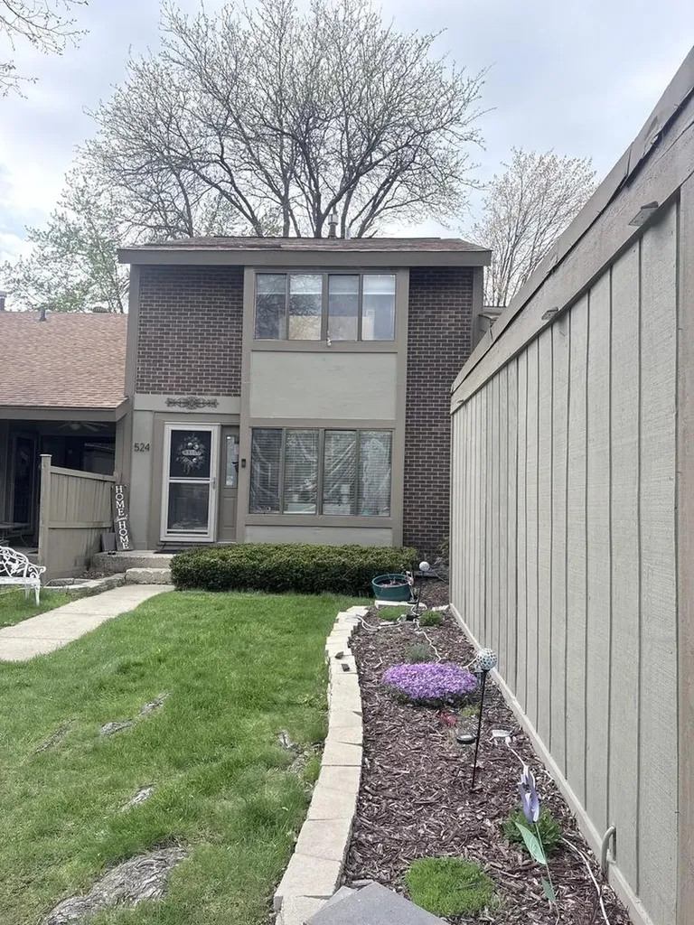 524 Yosemite Court Roselle IL 60172