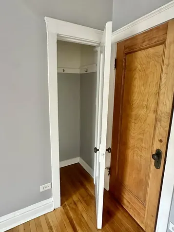 5358 North Winthrop Avenue Chicago IL 60640