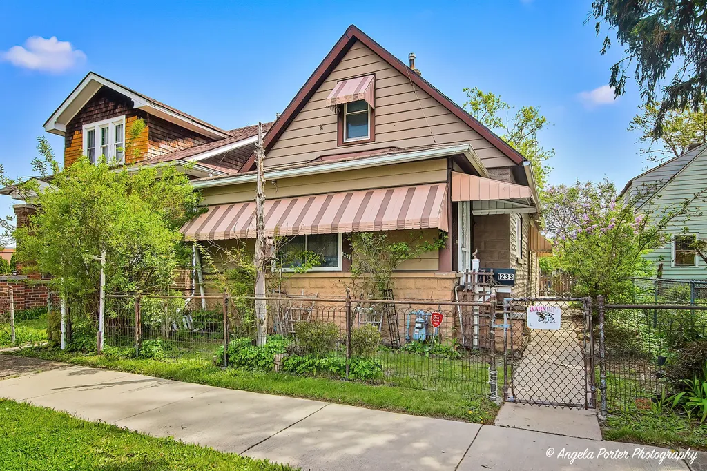 1233 Park Avenue North Chicago IL 60064