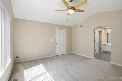 1502 Hartsburg Lane North Aurora IL 60542