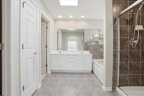 1502 Hartsburg Lane North Aurora IL 60542