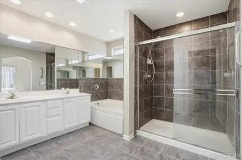 1502 Hartsburg Lane North Aurora IL 60542