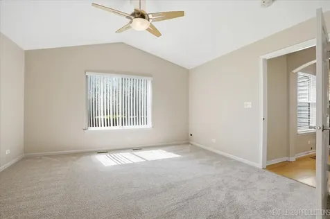 1502 Hartsburg Lane North Aurora IL 60542