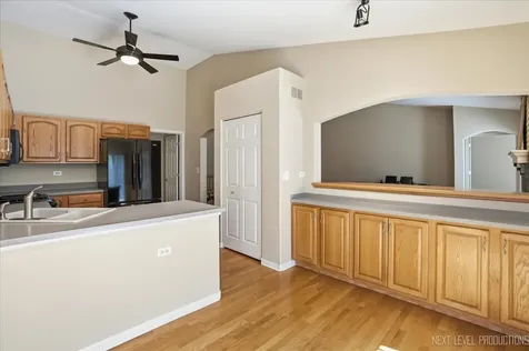 1502 Hartsburg Lane North Aurora IL 60542