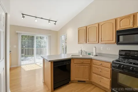 1502 Hartsburg Lane North Aurora IL 60542
