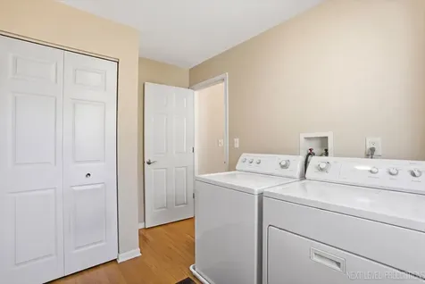 1502 Hartsburg Lane North Aurora IL 60542