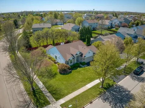 1502 Hartsburg Lane North Aurora IL 60542