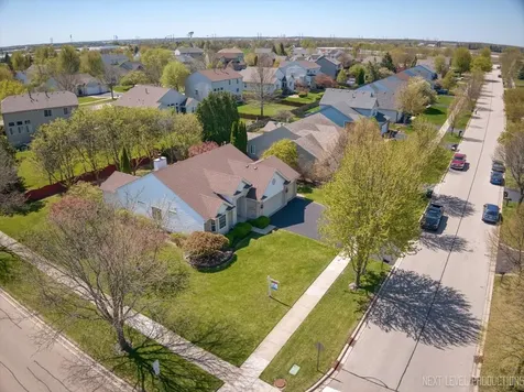 1502 Hartsburg Lane North Aurora IL 60542