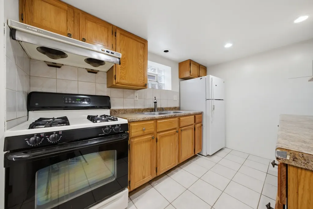 9527 Lowell Avenue Skokie IL 60076