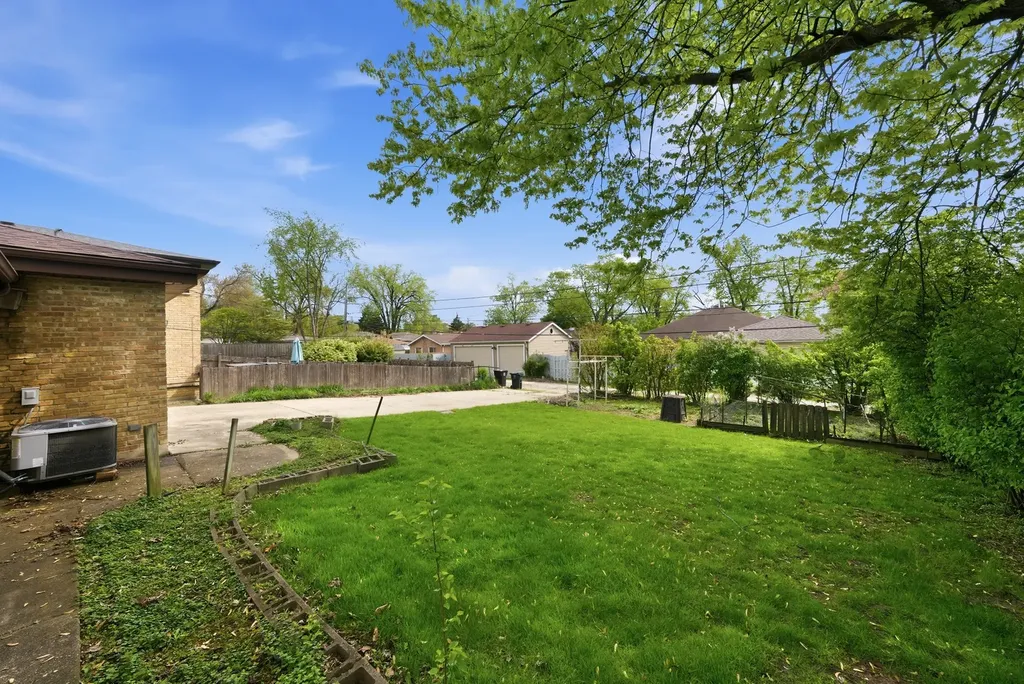 9527 Lowell Avenue Skokie IL 60076