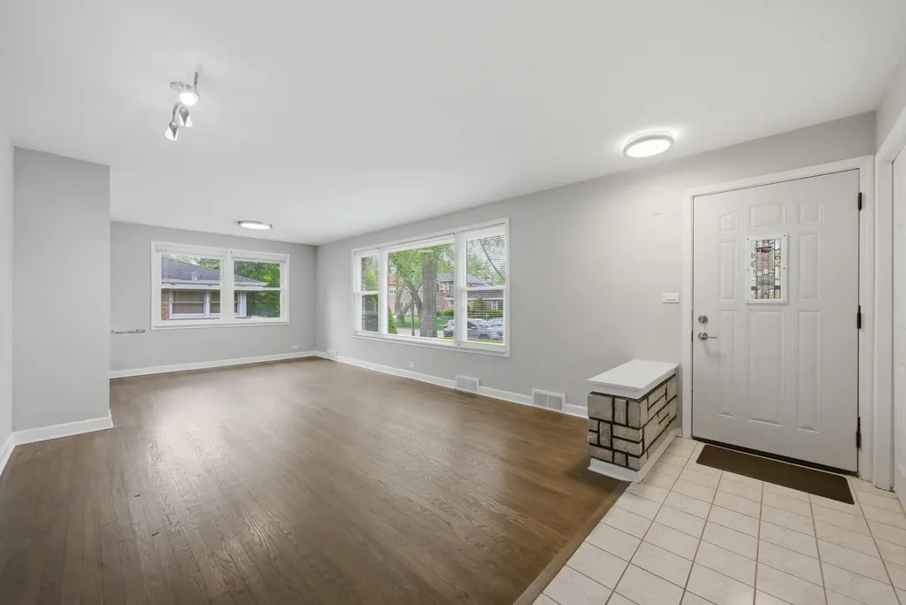 9527 Lowell Avenue Skokie IL 60076