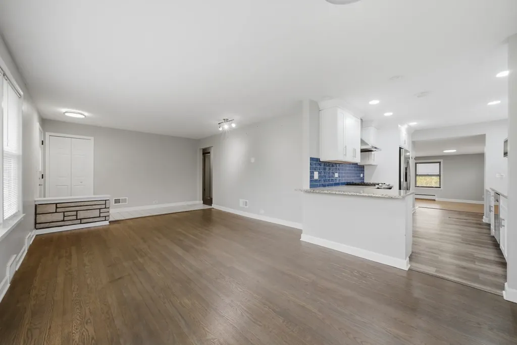 9527 Lowell Avenue Skokie IL 60076