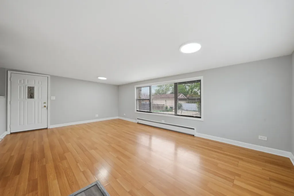 9527 Lowell Avenue Skokie IL 60076