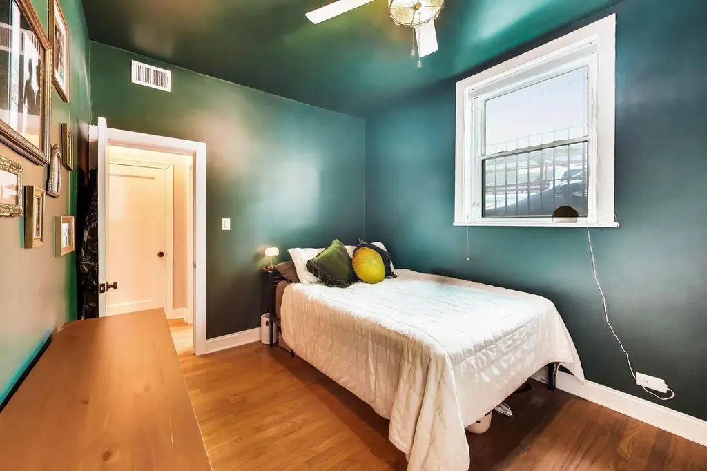 643 West Roscoe Street Chicago IL 60657