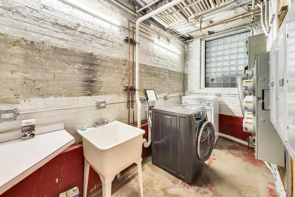 643 West Roscoe Street Chicago IL 60657