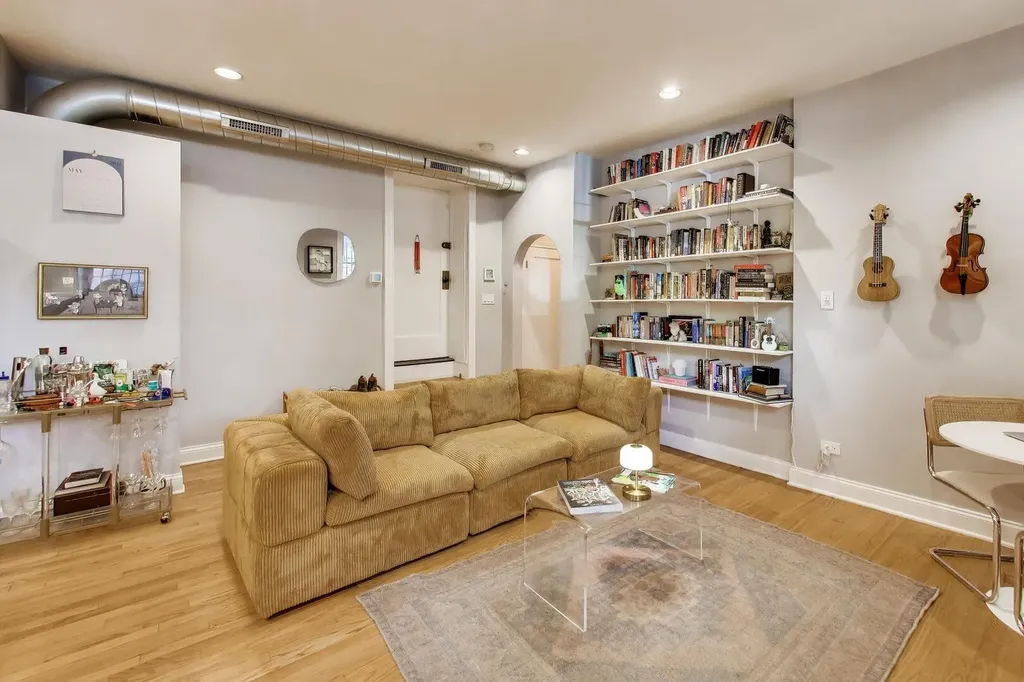 643 West Roscoe Street Chicago IL 60657