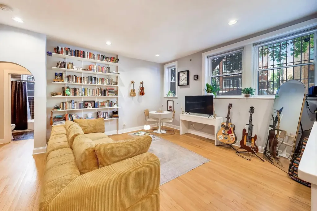 643 West Roscoe Street Chicago IL 60657
