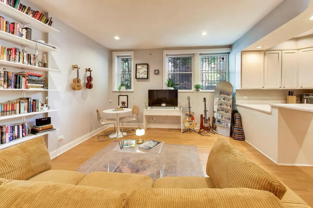 643 West Roscoe Street Chicago IL 60657