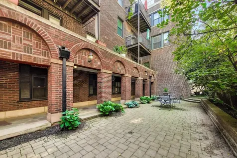 643 West Roscoe Street Chicago IL 60657