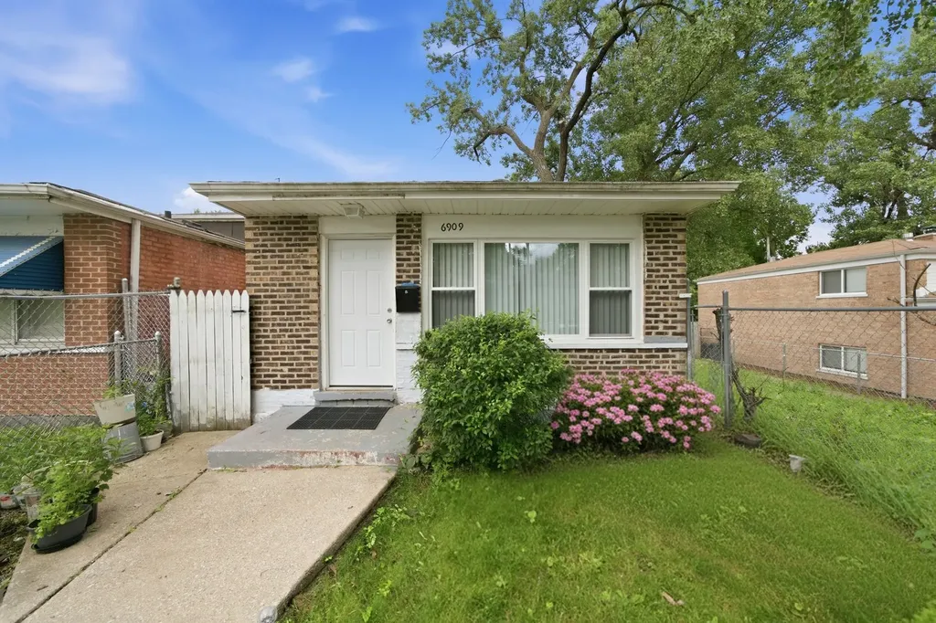 6909 South Ada Street Chicago IL 60636