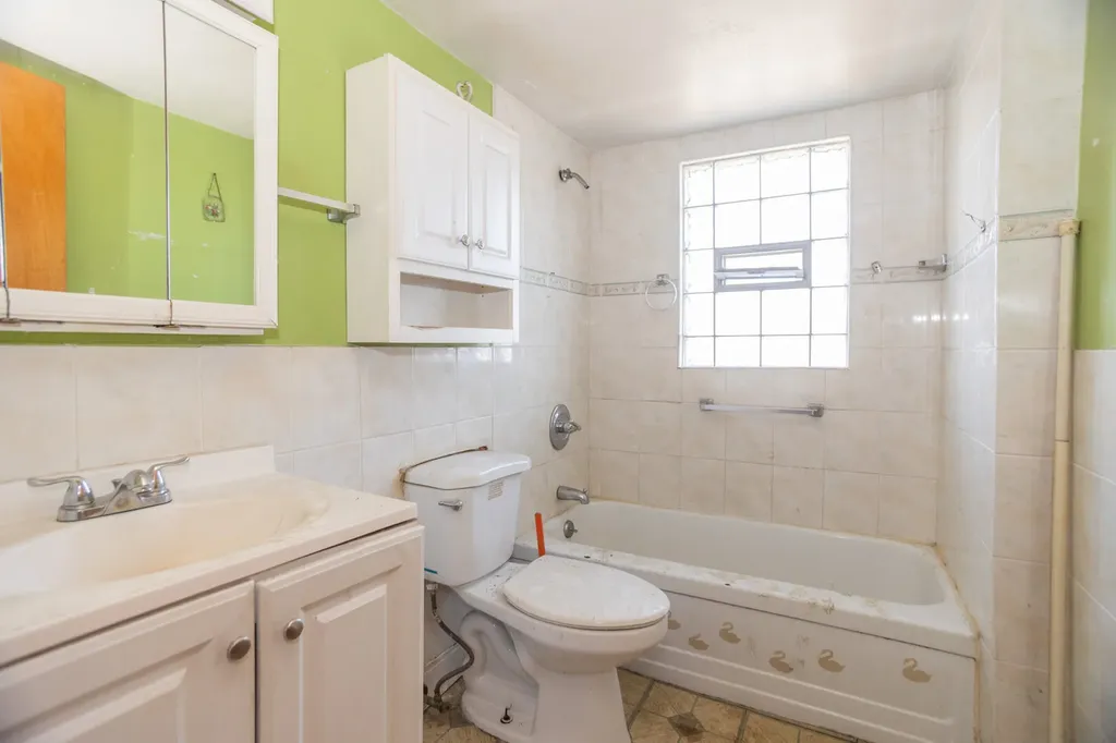 1541 West Marquette Road Chicago IL 60636