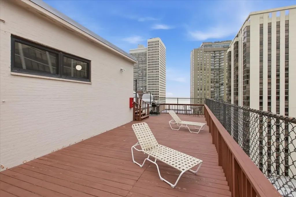 33 East Cedar Street Chicago IL 60611