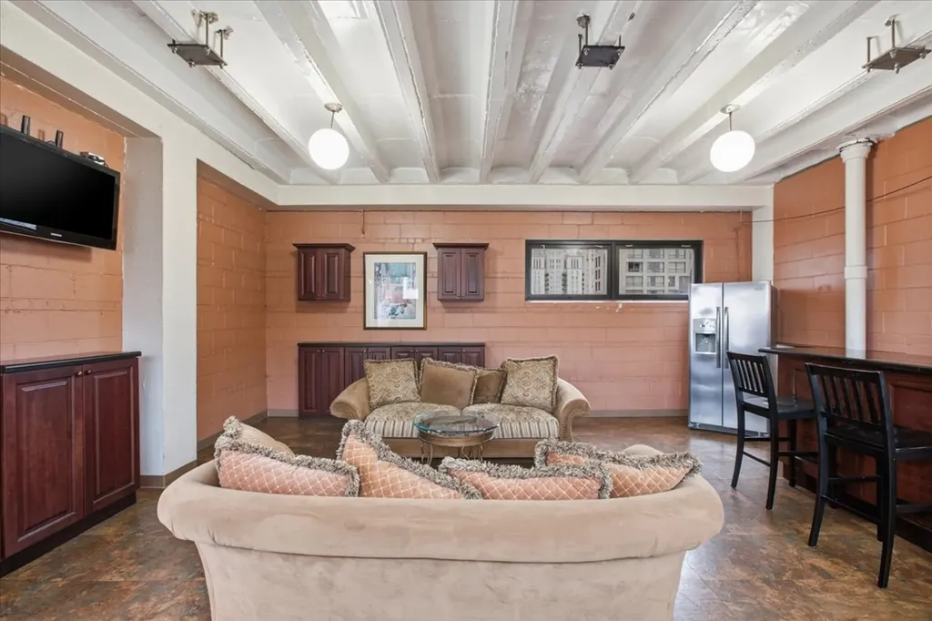 33 East Cedar Street Chicago IL 60611
