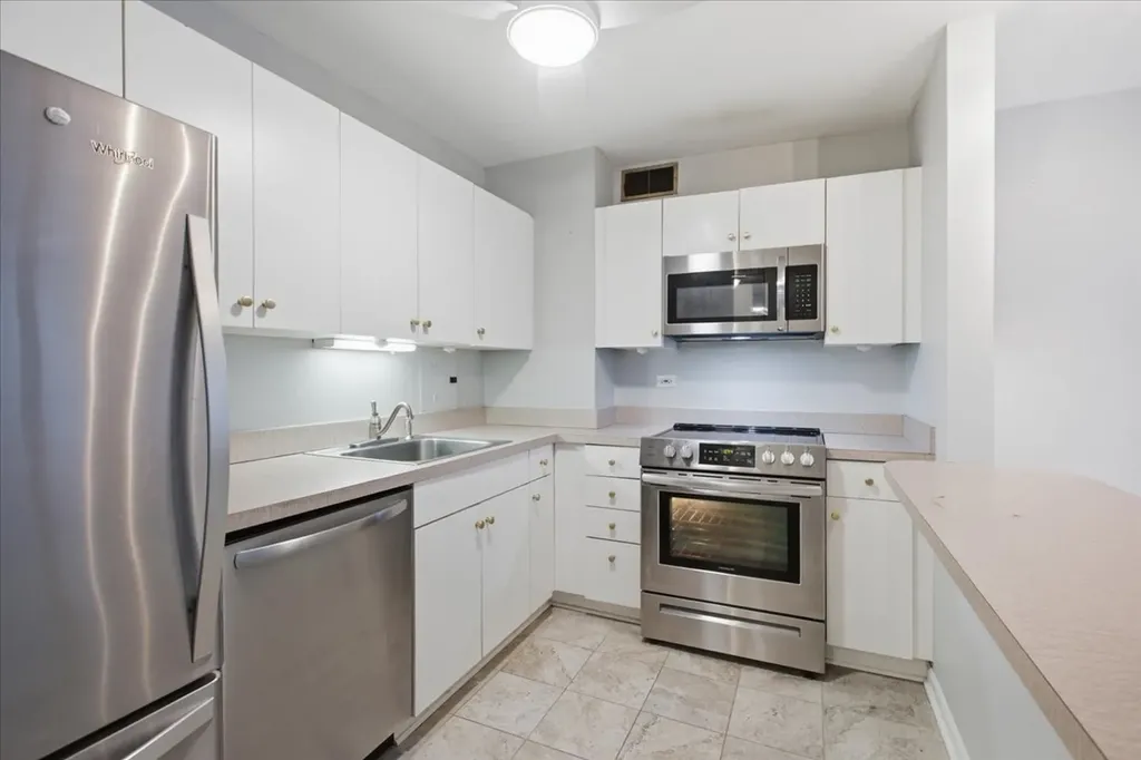 33 East Cedar Street Chicago IL 60611