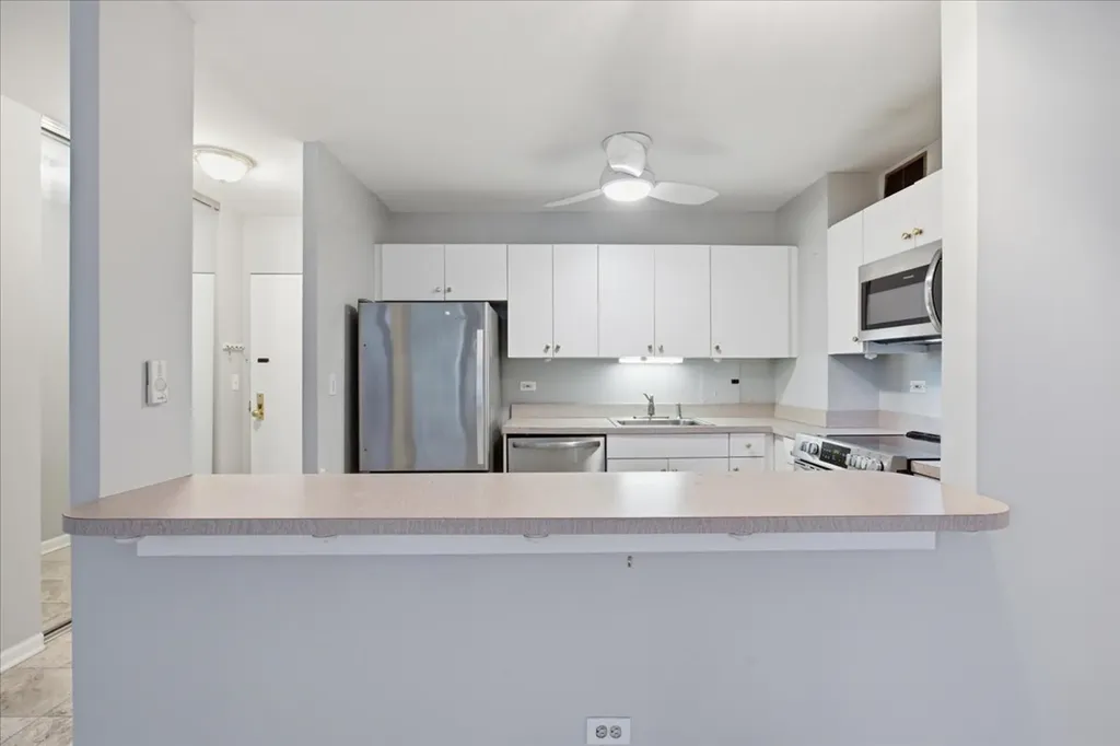 33 East Cedar Street Chicago IL 60611
