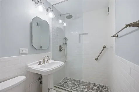 33 East Cedar Street Chicago IL 60611