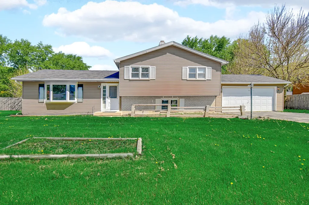 28W502 Leverenz Road Naperville IL 60564