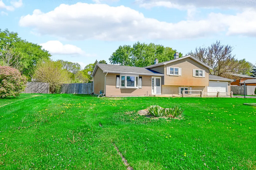 28W502 Leverenz Road Naperville IL 60564