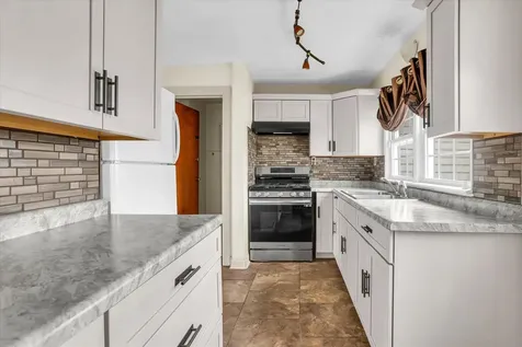 3234 East Fulton Avenue Decatur IL 62521