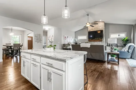 1604 Kassen Avenue Mahomet IL 61853