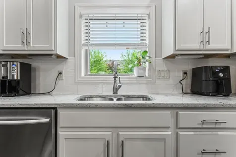 1604 Kassen Avenue Mahomet IL 61853