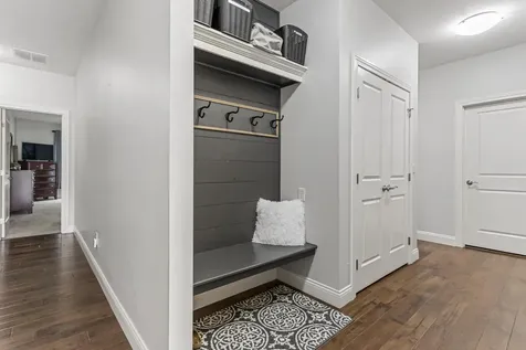 1604 Kassen Avenue Mahomet IL 61853