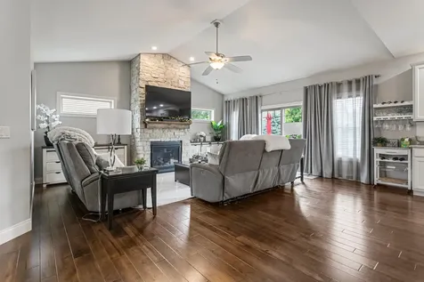 1604 Kassen Avenue Mahomet IL 61853