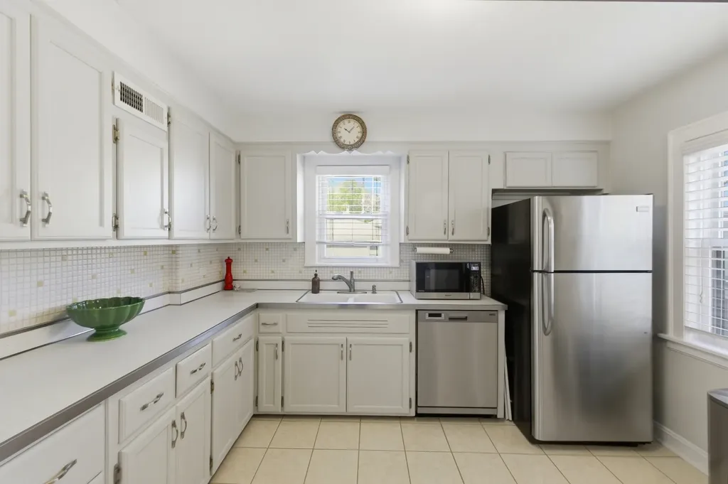 5430 North Lamon Avenue Chicago IL 60630