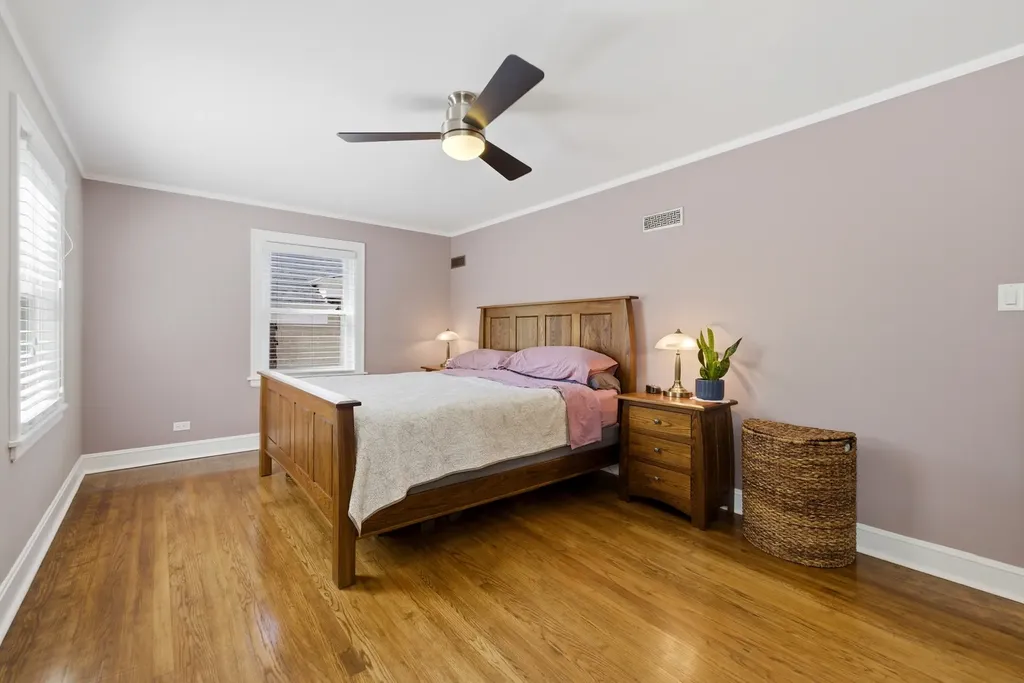 5430 North Lamon Avenue Chicago IL 60630