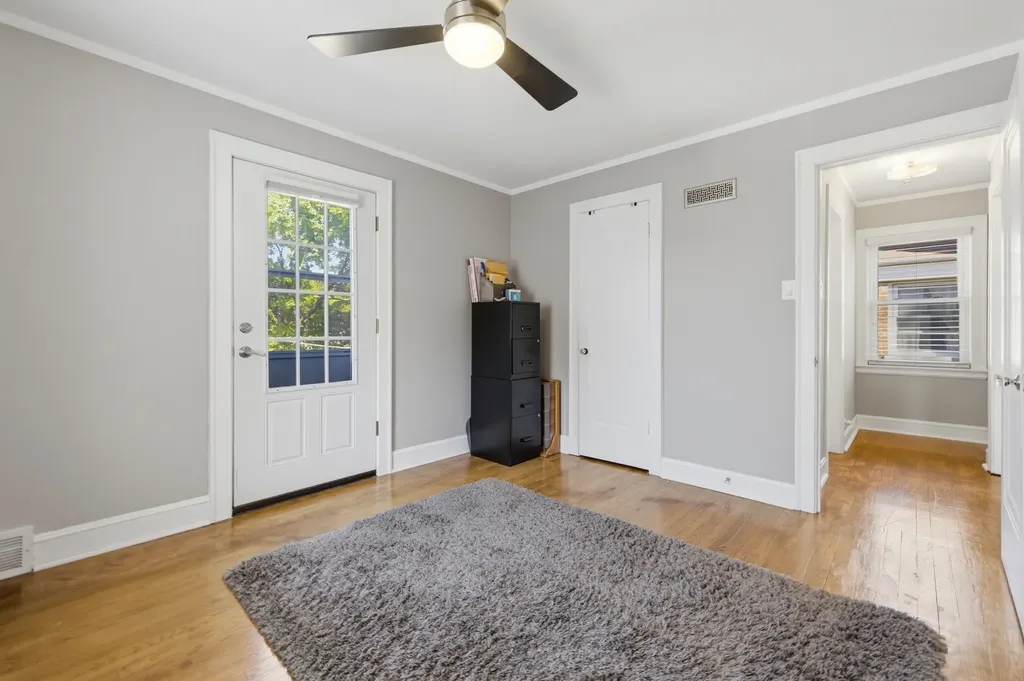 5430 North Lamon Avenue Chicago IL 60630