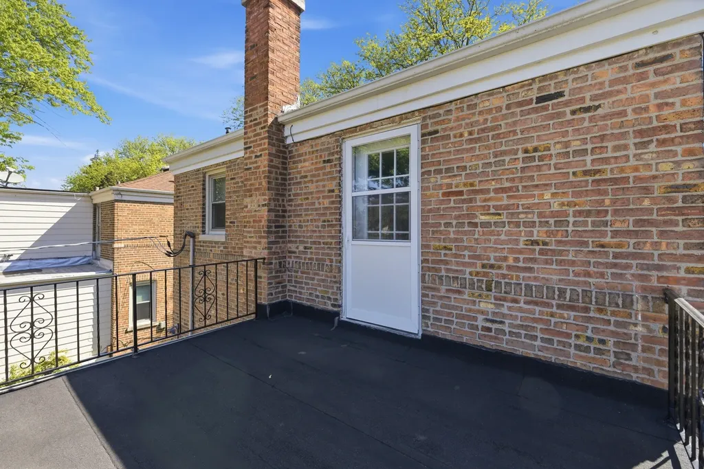 5430 North Lamon Avenue Chicago IL 60630