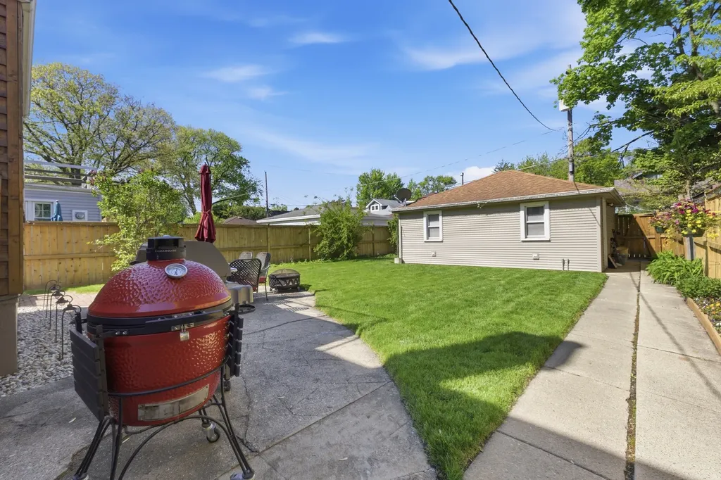 5430 North Lamon Avenue Chicago IL 60630
