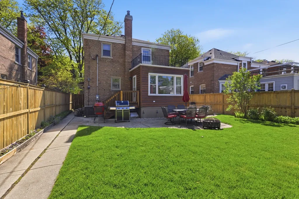 5430 North Lamon Avenue Chicago IL 60630